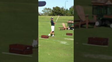 Rickie Fowler Tops Golf ball on purpose! 😂